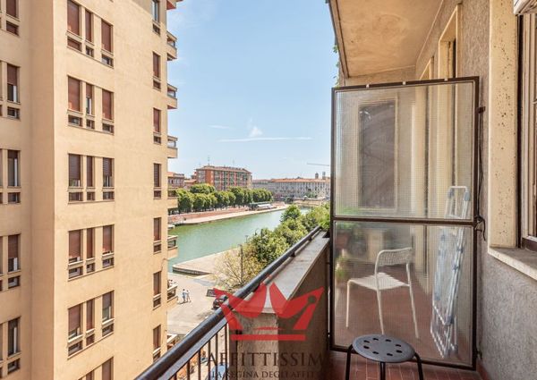 Rif. 772 | bilocale con balcone con vista sulla darsena.