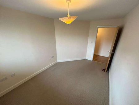 Tadworth Court, Reynolds Avenue, Redhill, Surrey, RH1 - Photo 3