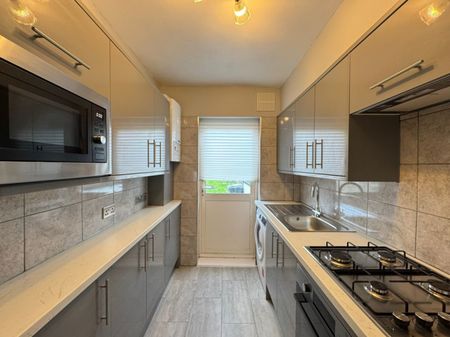 3 bed Mid Terraced House for Rent - Photo 4