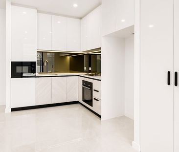 Expansive courtyard apartment - 2 bedroom in Ucello - Photo 1