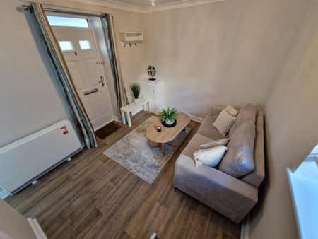 2 bedroom terraced house to rent - Photo 2