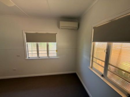 Wheel chair friendly 4 bedroom home - Photo 2