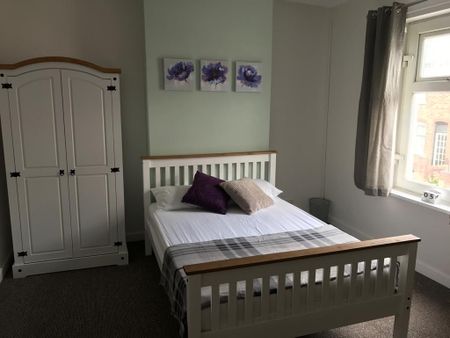 4 bedroom terraced house to rent - Photo 4