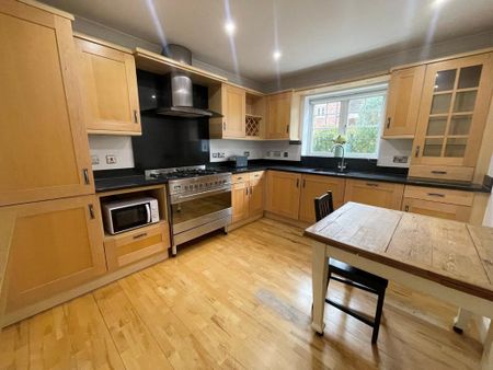 4 bedroom detached house to rent - Photo 3