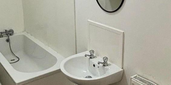 Studio Flat, Picton Road, L15 - Photo 3