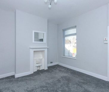 2 bedroom end of terrace house to rent - Photo 2