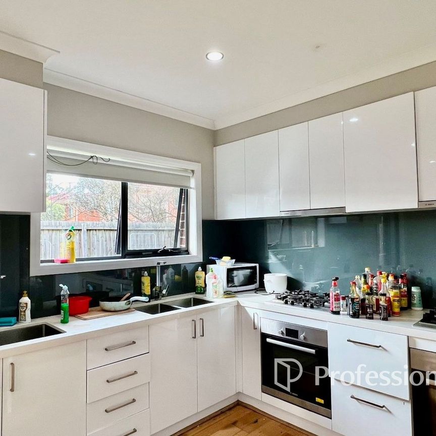Furnished 1 Bedroom in Clayton - Photo 2