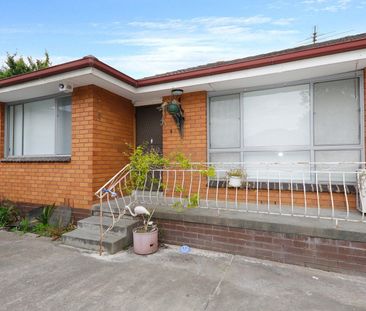 Charming unit in the heart of Ivanhoe - Photo 5