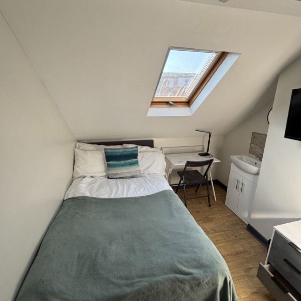 14 Chadwick Street Room 4 (Short Term Let), Belfast BT9 7FB - Photo 1