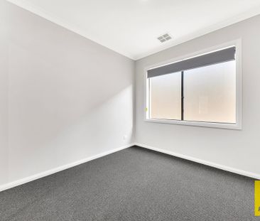 Stunning Brand-New Home in Tarneit! - Photo 3