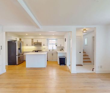 For Lease - 40 Alexander Street, Toronto, Ontario - Photo 2