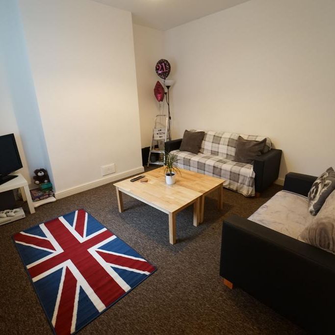 5 bedroom house to rent - Photo 1