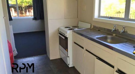 Charming 2BR Flat in Bell Block - Photo 2