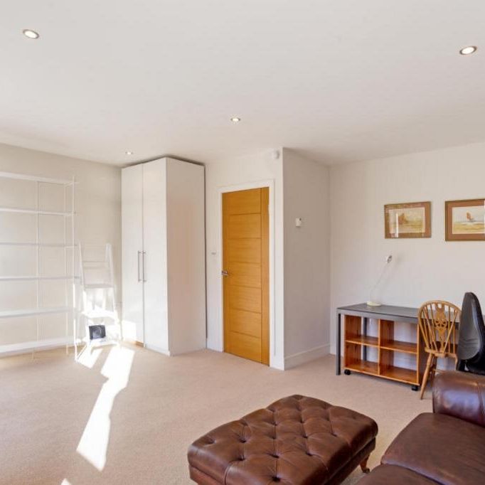 4 bedroom terraced house to rent - Photo 1