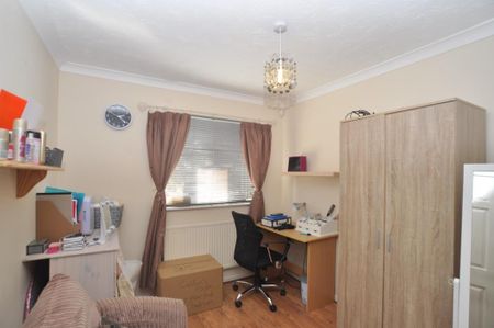 3 bedroom semi-detached house to rent - Photo 4