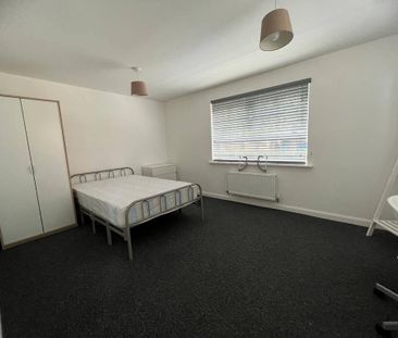 3 bedroom detached house to rent - Photo 2