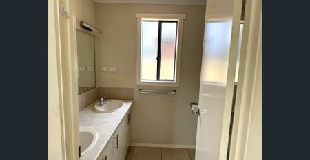 Ideal Family Living Close to Schools, Transport & Freeways!! - Photo 5