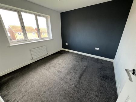 3 bedroom detached house to rent - Photo 3