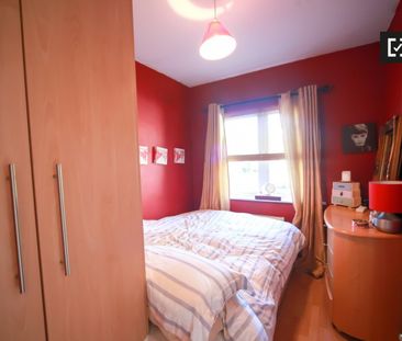 Room for rent in 4-bedroom house in Clondarkin, Dublin - Photo 4