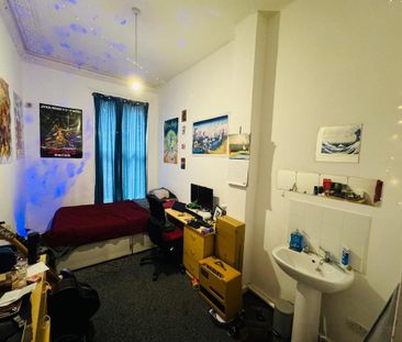 5 bedroom semi-detached house to rent - Photo 3