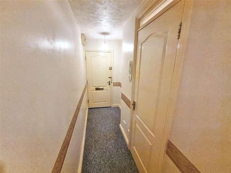 Hadleigh House, Rectory Road, Rushden, Northants, NN10 - Photo 3