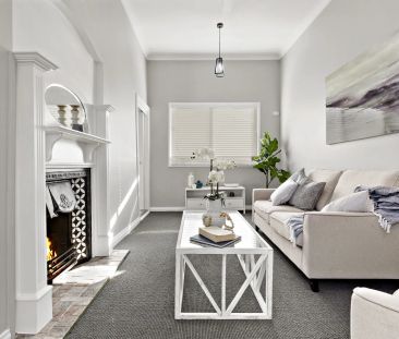 MODERN LIVING - Photo 1