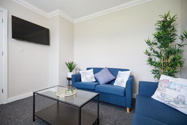 5 bedroom semi-detached house to rent - Photo 1