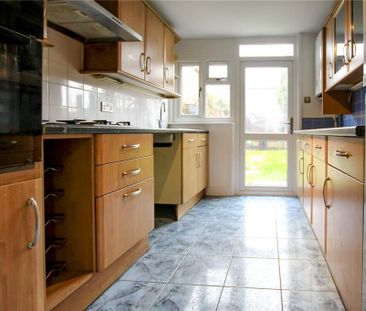 3 bedroom end of terrace house to rent - Photo 3