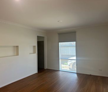NEW KITCHEN AND FRESHLY PAINTED! - Photo 4