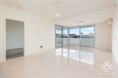 2 BEDROOM 2 BATH FURNISHED APARTMENT IN CENTRAL INDOOROOPILLY - Photo 2