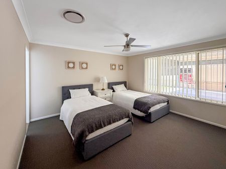 IMMACULATELY PRESENTED FULLY FURNISHED 4 BEDROOM HOME - IDEAL FOR NDIS SETUP - Photo 4