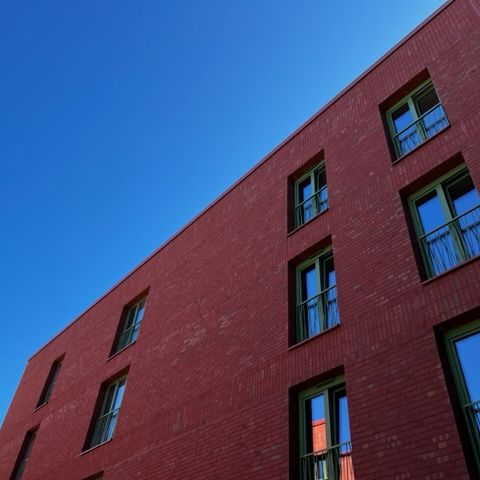 Erstbezug im neuen Stadtteil Kronsrode Hannover: EBK, Fußbodenheizung, Balkon, E-Lademöglichkeiten u.v.m. - Photo 1