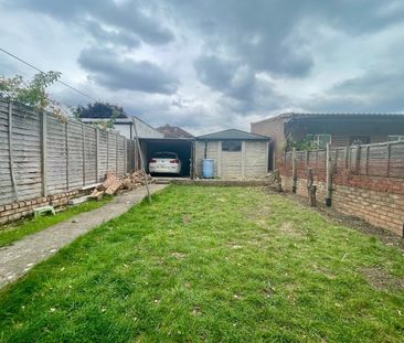 4 bed semi-detached house to rent in Greenford Road, Greenford, UB6 - Photo 3