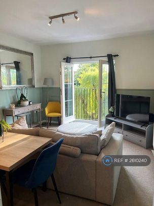 2 bedroom flat to rent - Photo 1