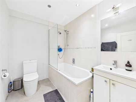 Cambridge Park, East Twickenham, Middlesex, TW1 - Photo 4