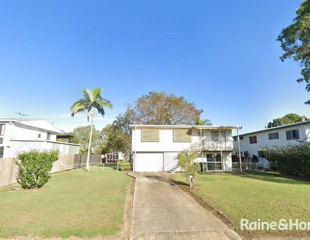 QUIET FAMILY HOME - Photo 1