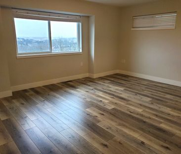 Bright, Open Concept Upper! - Photo 3