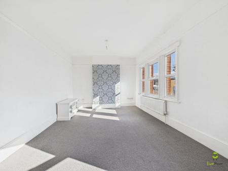 3 bedroom maisonette to rent - Photo 2