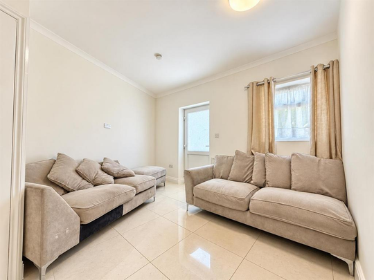 3 bedroom end of terrace house to rent - Photo 1