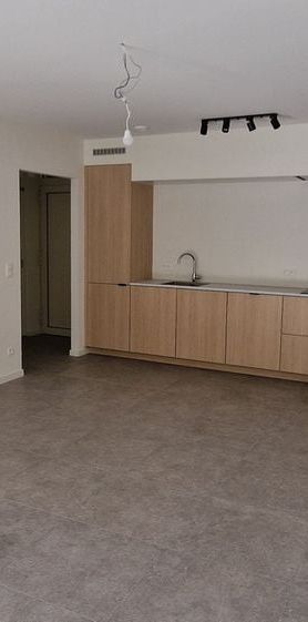 Appartement te huur in Overpelt voor € 900 met 1 slaapkamer - Photo 1