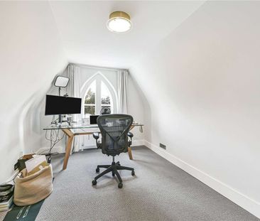 A beautifully presented six bedroom family home on Carlton Hill - Photo 1