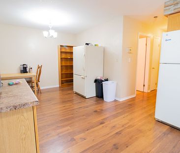 **ALL INCLUSIVE** STUDENT ROOMS FOR RENT IN WELLAND!! - Photo 6