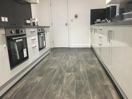 1 bedroom in a house share to rent - Photo 5