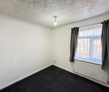 3 bedroom flat to rent - Photo 3
