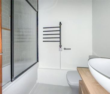 2 bedroom penthouse to rent - Photo 2