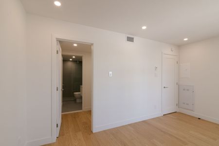 3555 Cote-des-Neiges Road - Photo 4