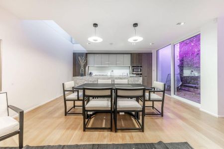 4 bedroom mews to rent - Photo 2