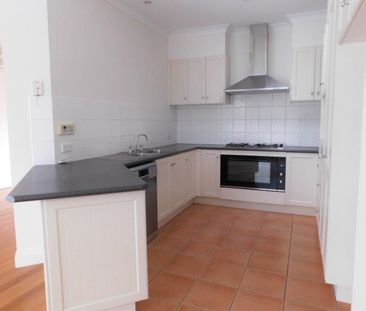 2/24 Ormond Road, Eaglemont - Photo 1