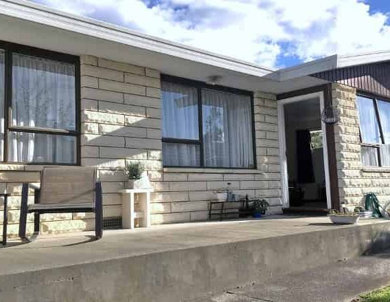 2 Bedroom Town House with private garden - Photo 1