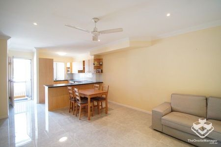 Furnished Private Townhouse Just 500m from Toowong Village - Photo 4